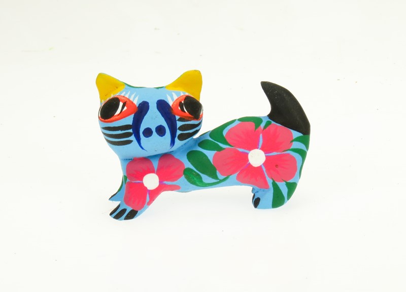 Cat standing - Oaxacan Wood Carving  |  EarthView