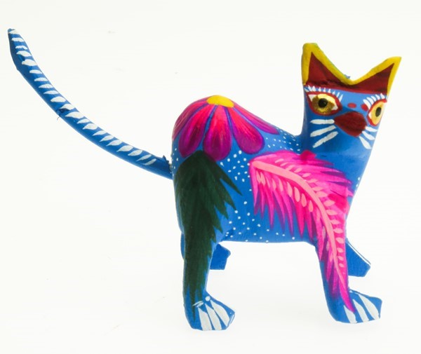 Cat standing - Oaxacan Wood Carving  |  EarthView