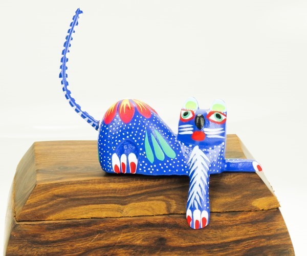 Shelf cat - Oaxacan Wood Carving  |  EarthView